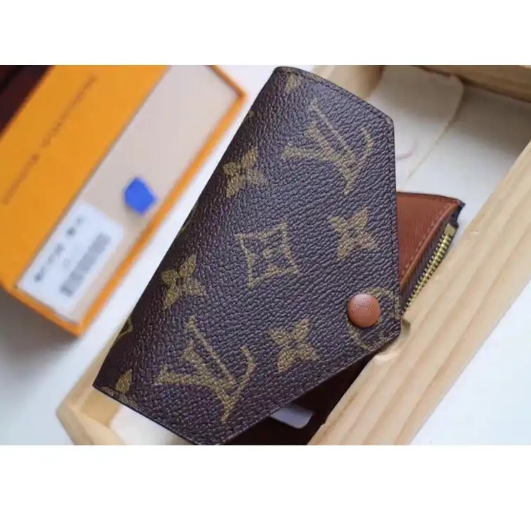 19T1L0479 Bags LV 0823